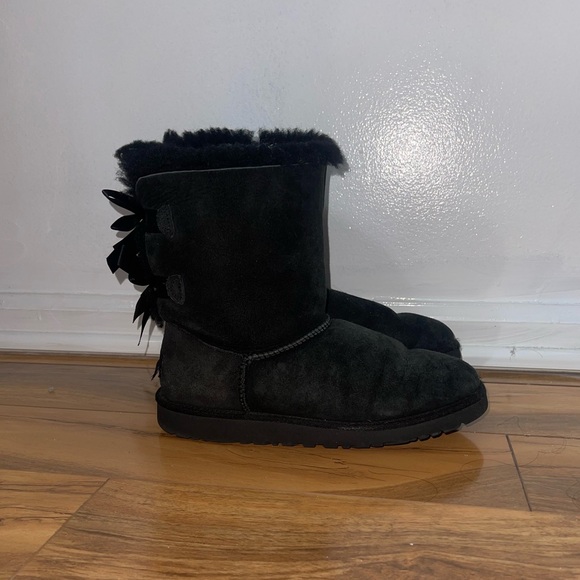BLACK BAILEY BOW UGG AUSTRALIA BOOTS KIDS SIZE 5/WOMEN 7.5 - Picture 2 of 5